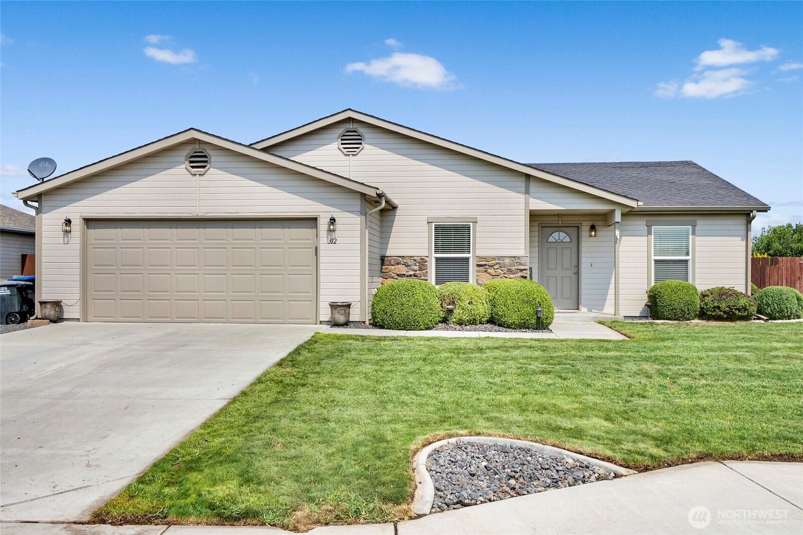 Property Photo:  312 E Linden Avenue  WA 98837 