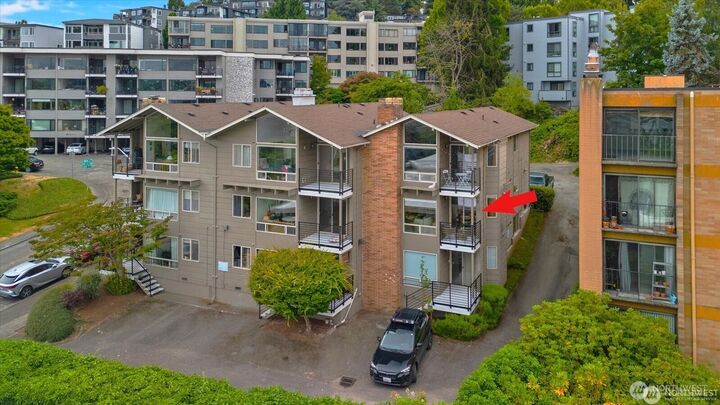 Property Photo: 3700 W 25th Place 201 WA 98199