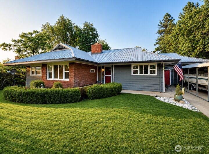 Property Photo: 233 E 2nd Street WA 98855