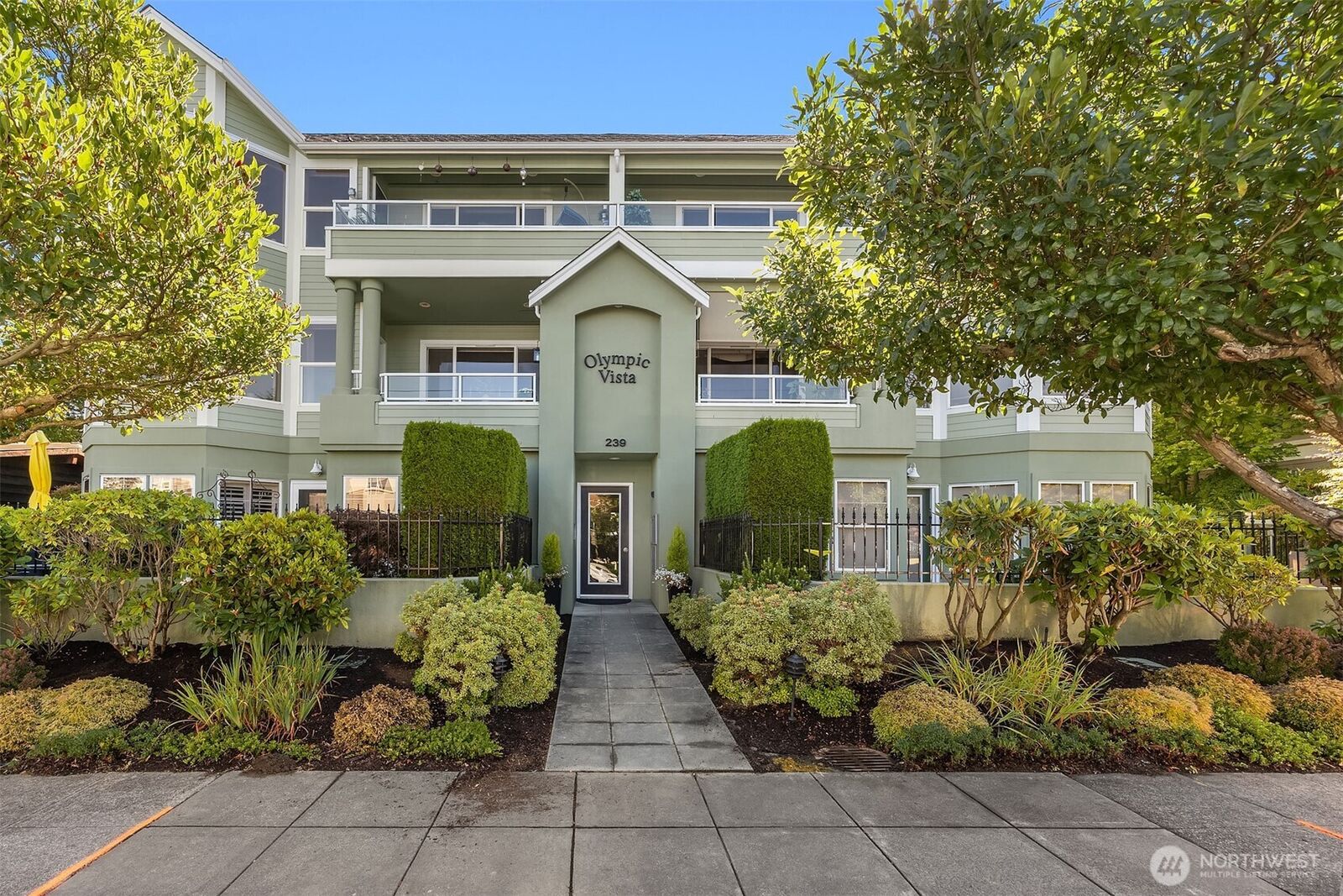 Property Photo:  239  4th Avenue S 202  WA 98020 