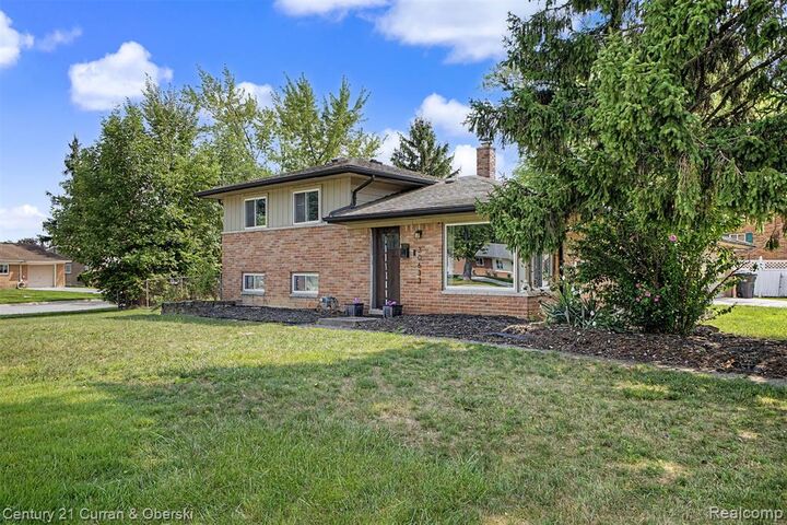 Property Photo: 30633 Gladys Avenue MI 48185