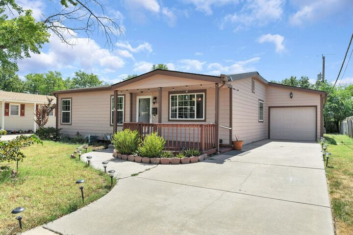 Property Photo: 2315 W Grant KS 67213