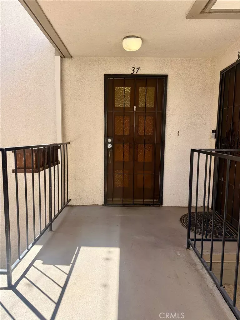 Property Photo: 2575 E 19th CA 90755