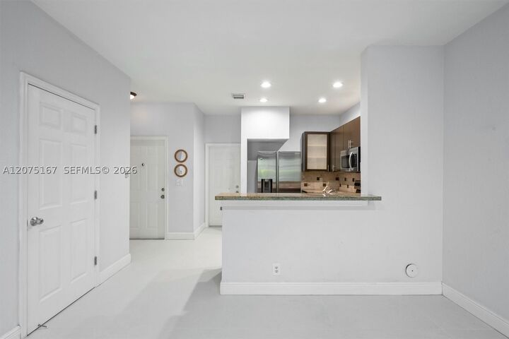 Property Photo:  3810 Tree Top Dr  FL 33332 