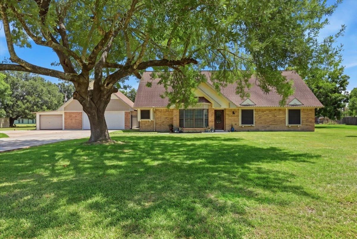 Property Photo: 10867 Greenway Drive TX 77705
