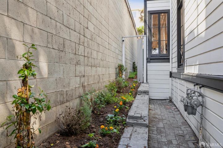 Property Photo:  958 Ellis Street  CA 94109 