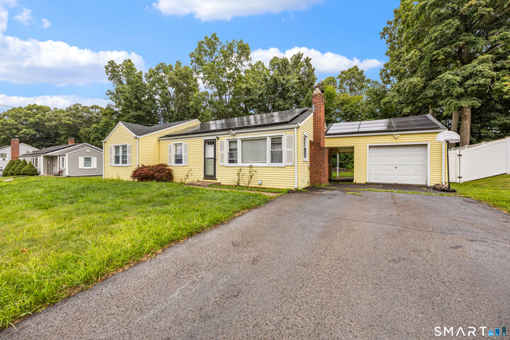 Property Photo:  58 Robin Hill Road  CT 06450 