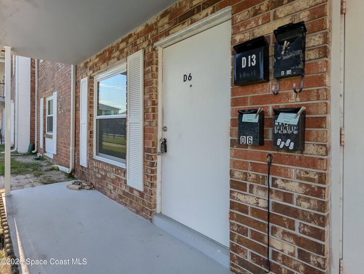 Property Photo:  190 E Olmstead Drive  FL 32780 