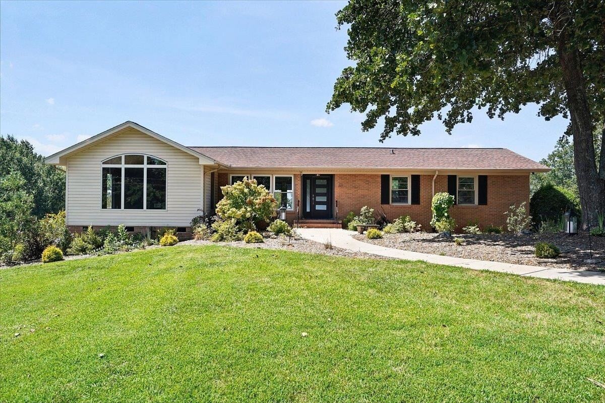 Property Photo:  219 Fairview Drive  SC 29609 