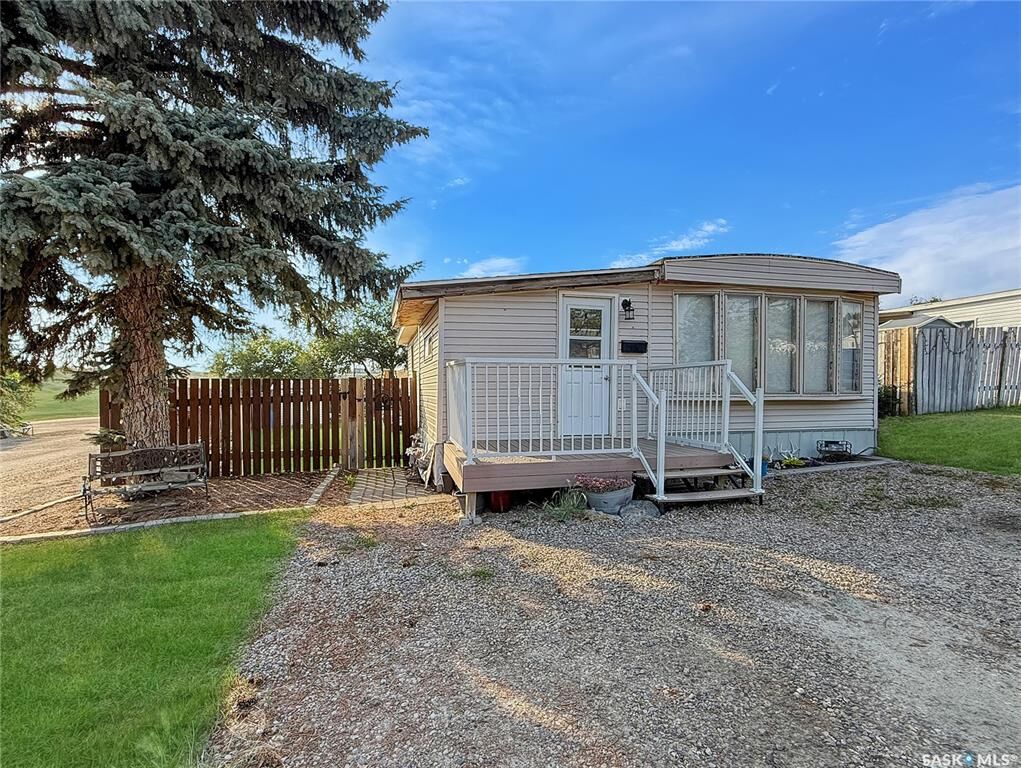 Property Photo: 701 11th Avenue NW 1 SK S9H 4M5