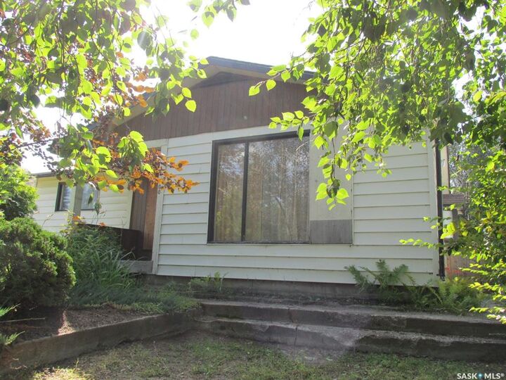 Property Photo:  800 9th Avenue W  SK S0E 1E0 