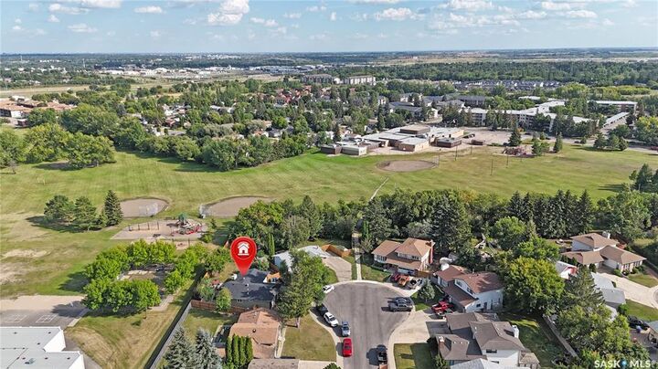Property Photo: 19 Barr Place SK S7M 4G1