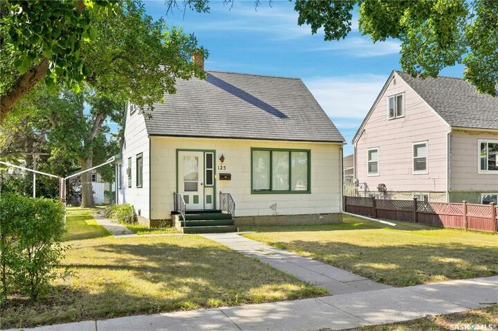 Property Photo: 125 111th Street W SK S7N 1T1