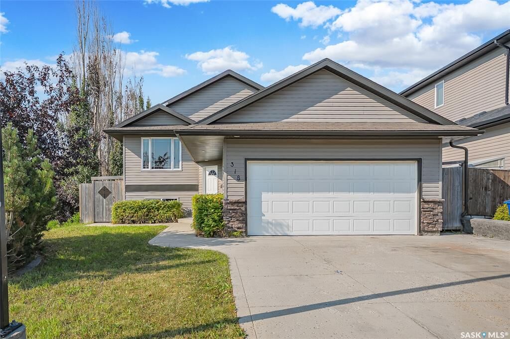 Property Photo:  318 Lucyk Crescent  SK S7W 0E8 