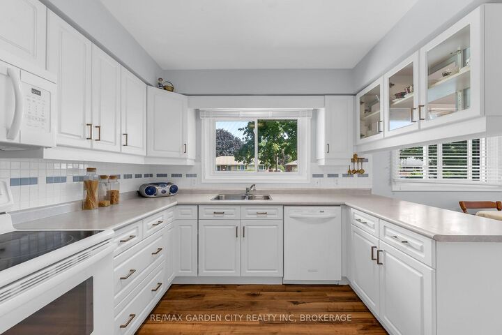 Property Photo:  4 Regina Avenue  ON L2M 3G6 
