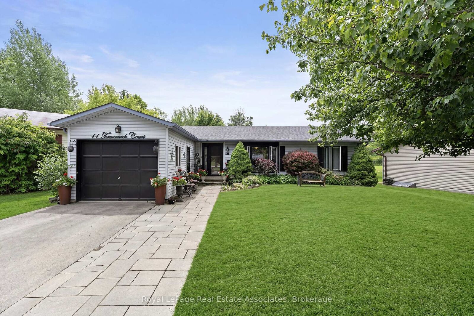 Property Photo: 11 Tamarack Court ON L0G 1W0
