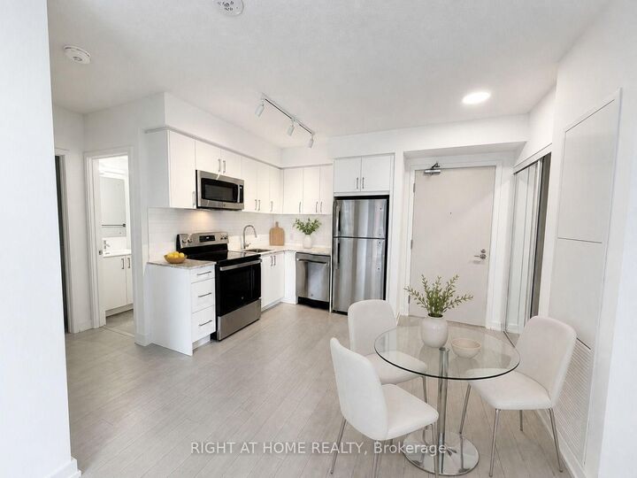 Property Photo:  4010 Eglinton Avenue W 1522  ON M9A 0G5 