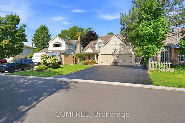10 Sinclair Crescent — photo 1