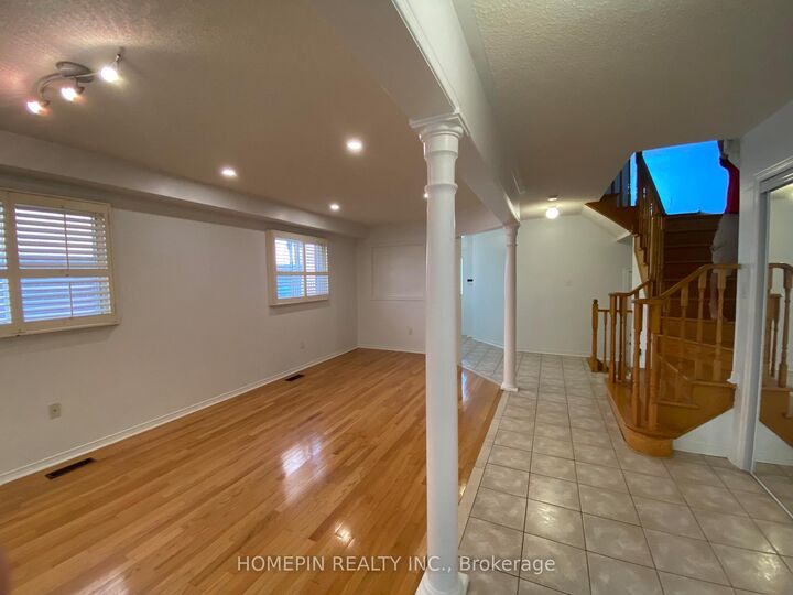 Property Photo:  3116 Wheatstone Avenue  ON L5B 4J5 
