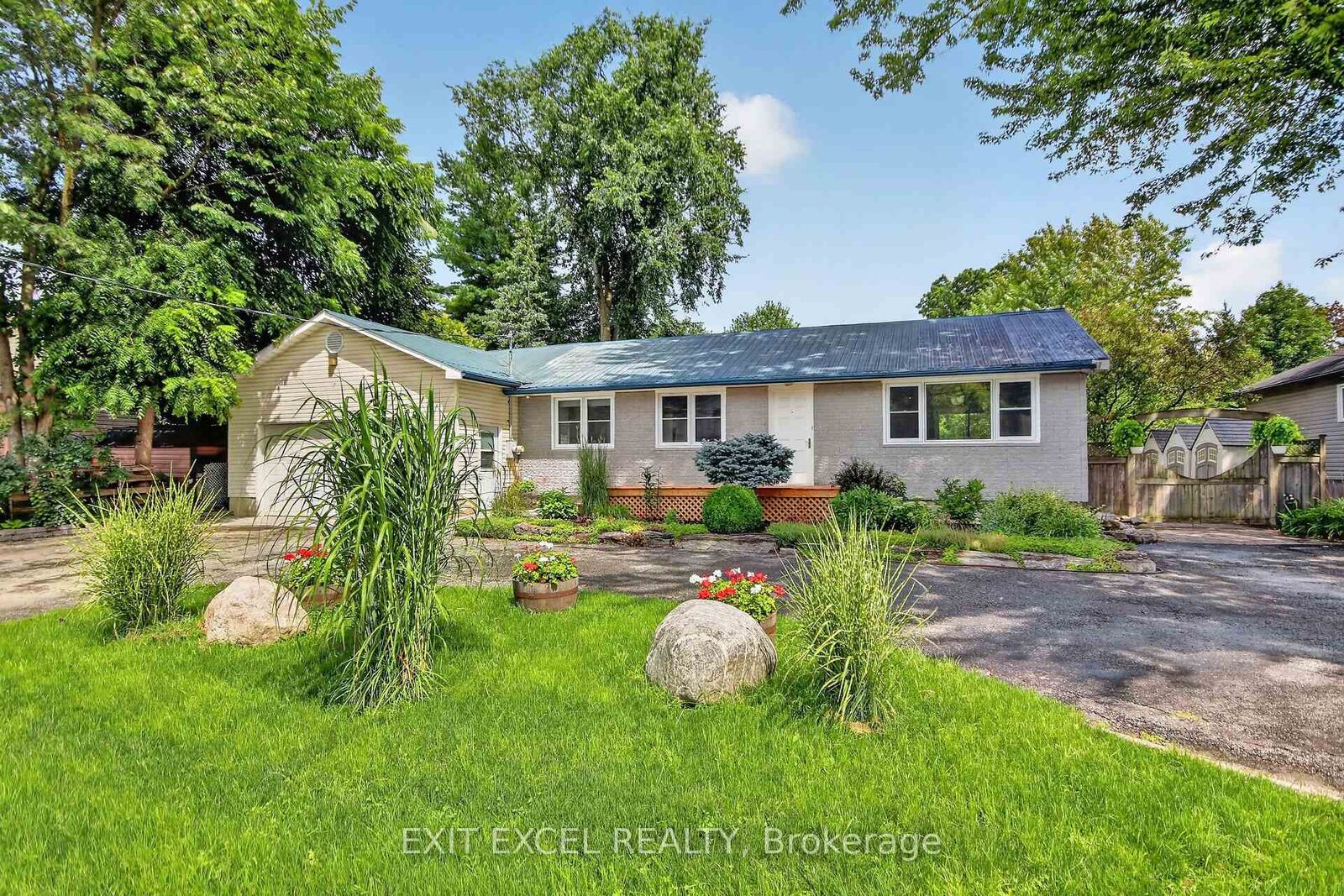 Property Photo:  44 Colonel Murray Street  ON K0A 2Z0 