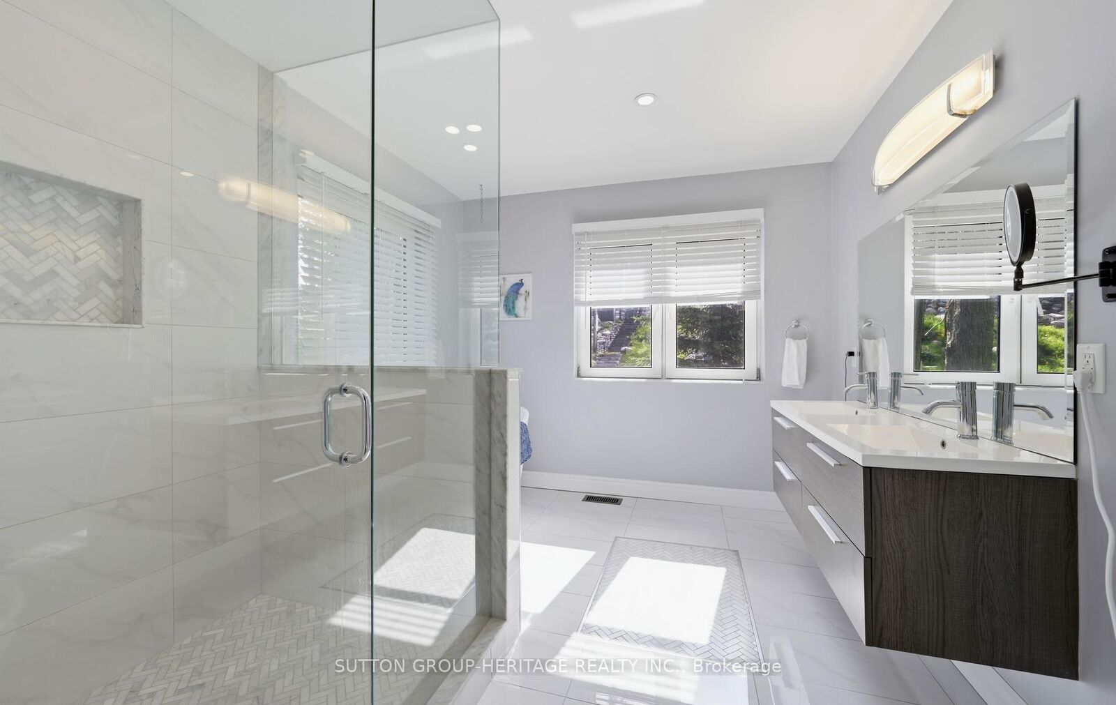 Property Photo: 62 Lakeside Beach Road ON L9L 1B4