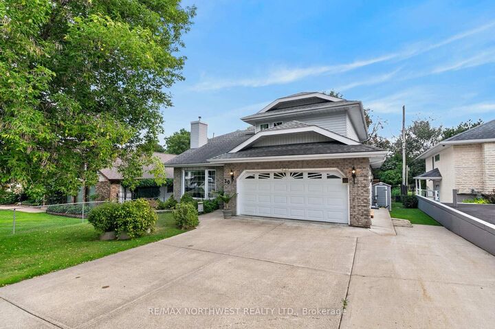 Property Photo: 30 Sandstone Place ON P9N 4E3
