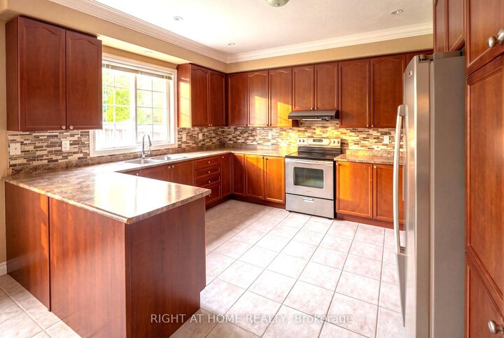 Property Photo: 52 Prince William Way ON L4N 0Y9