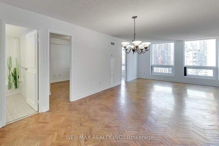 Property Photo: 25 Grenville Street 1808 ON M4Y 2X5
