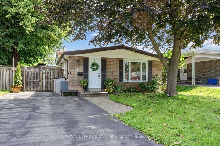 Property Photo: 821 Krosno Boulevard ON L1W 1G7