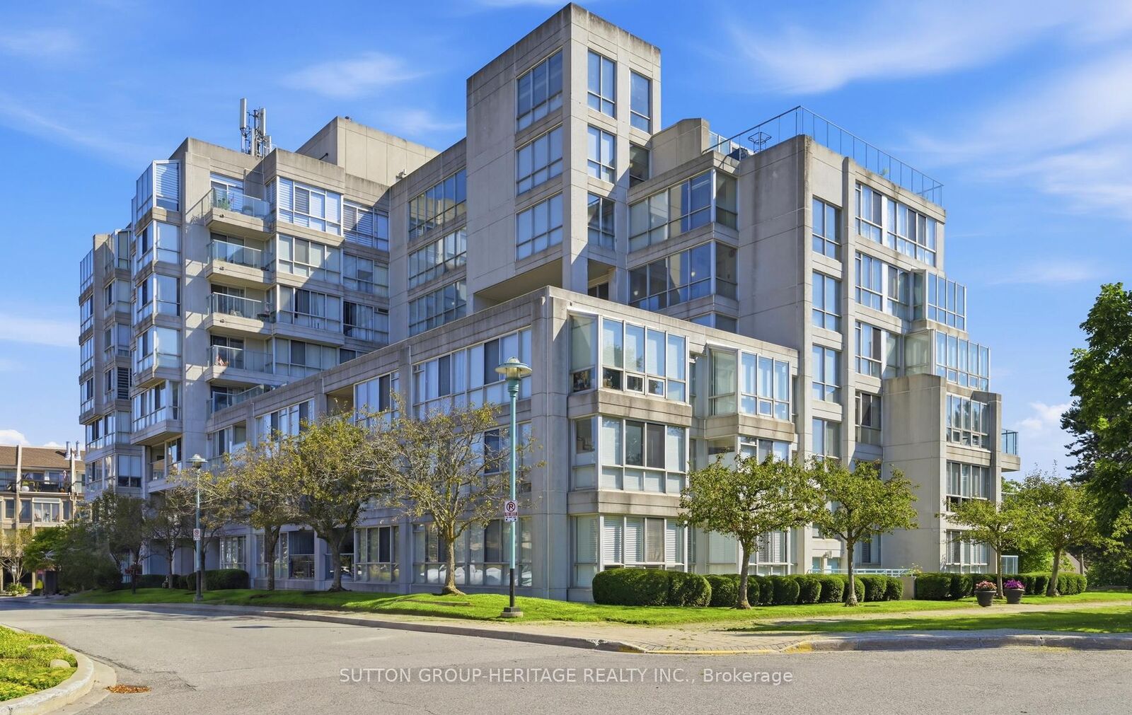 Property Photo:  25 Cumberland Lane 514  ON L1S 7K1 