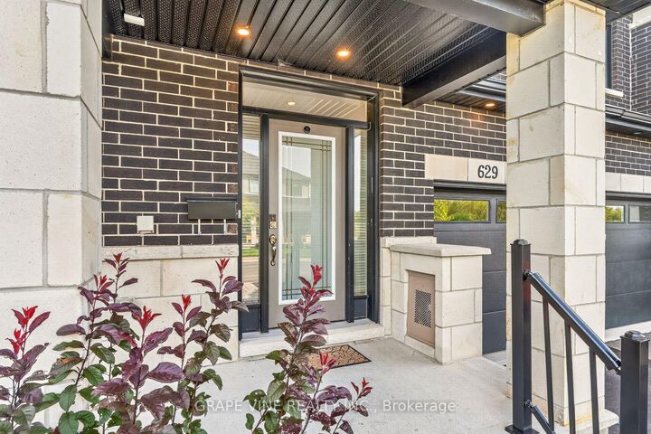 Property Photo: 629 Knotridge Street ON K1W 0N7