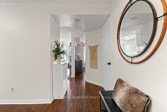 Property Photo: 1150 Parkwest Place 207 ON L5E 3K4