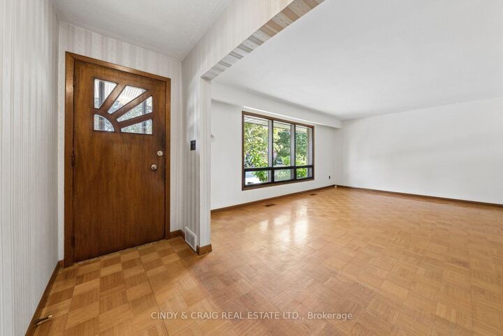 Property Photo: 522 Dunkirk Avenue ON L1H 3G7