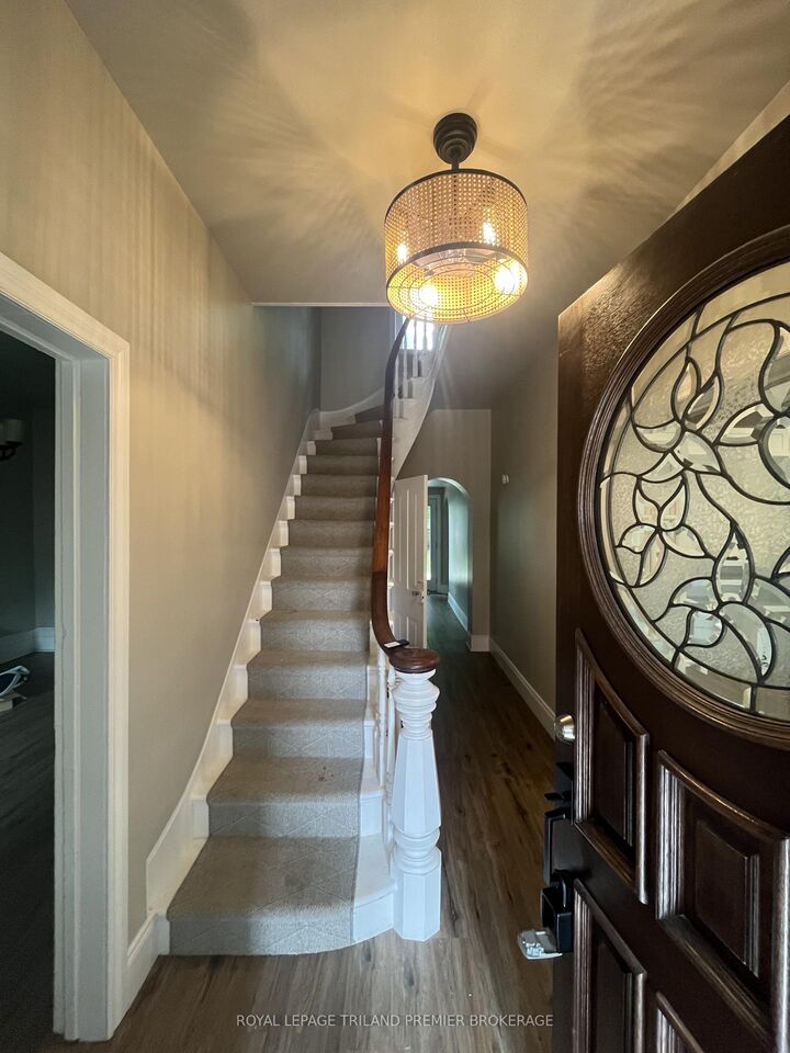 Property Photo:  180 Alma Street  ON N5P 3B4 