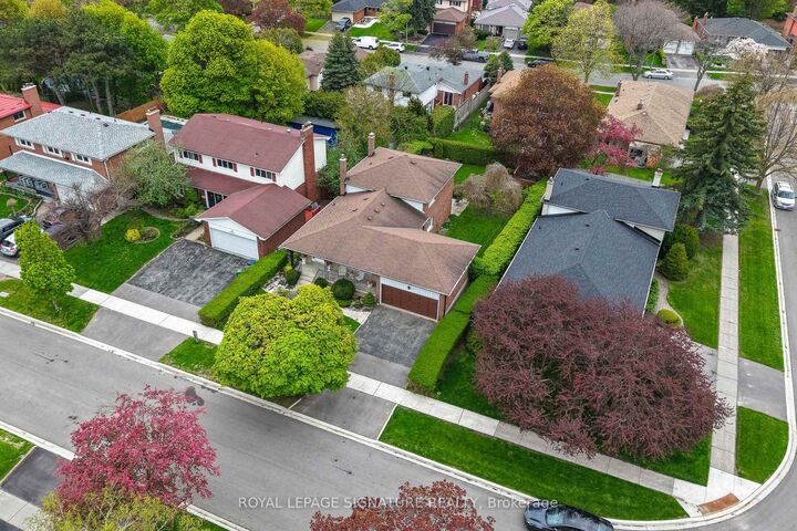 Property Photo: 14 Logstone Crescent ON M1E 4M3