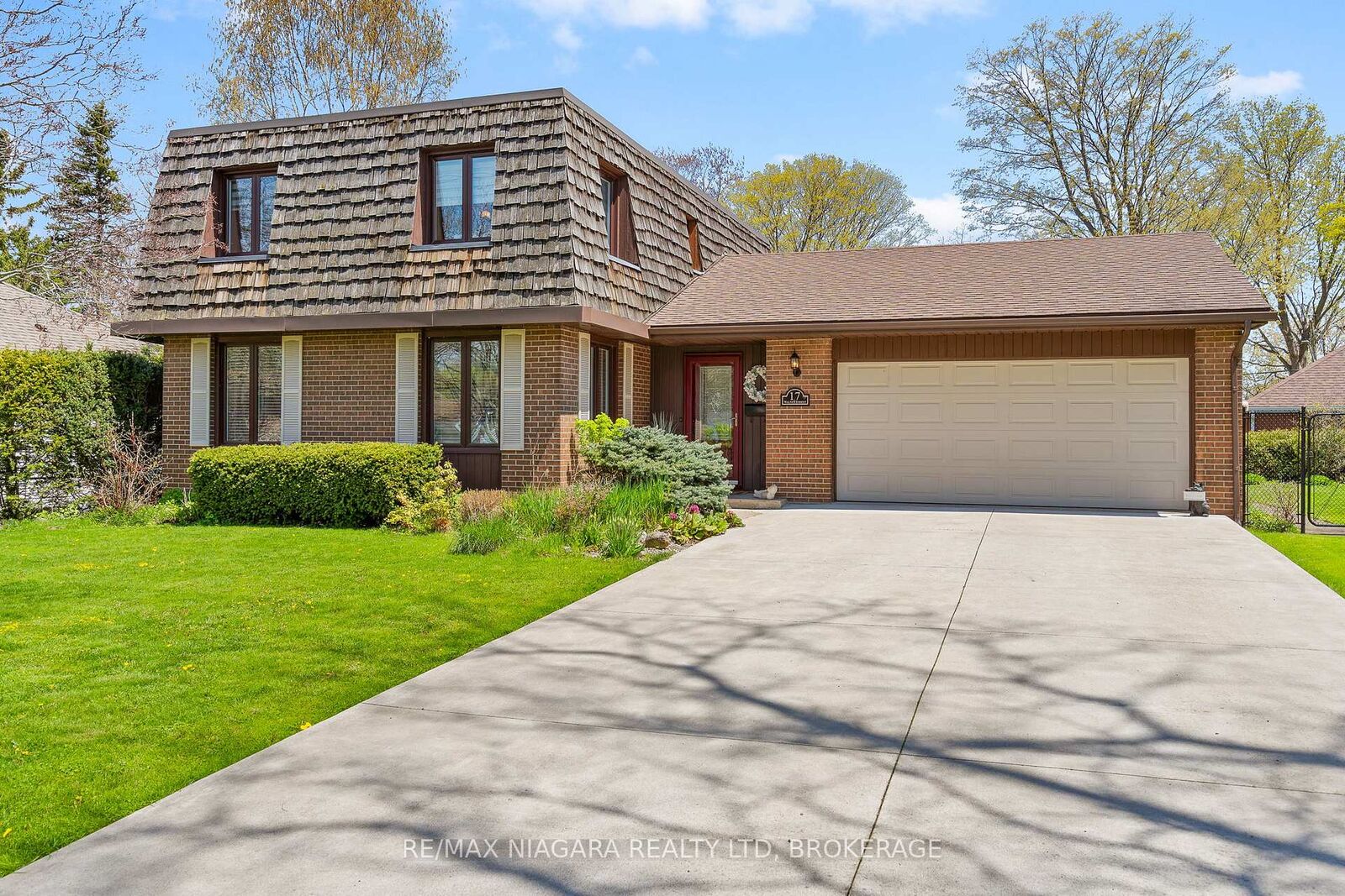 Property Photo:  17 Walnut Street  ON L3K 2T7 