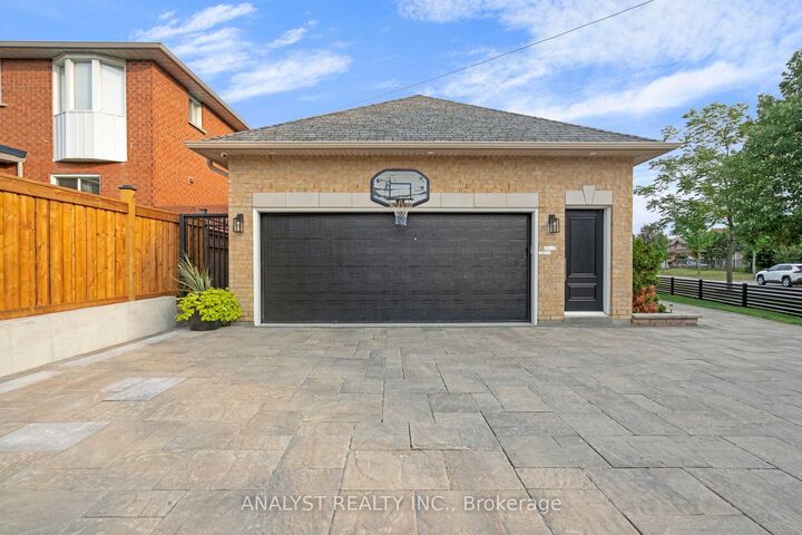 Property Photo:  88 Brougham Drive  ON L4L 3C4 