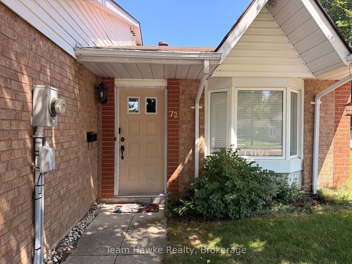 Property Photo: 696 King Street 72 ON L4R 5B7