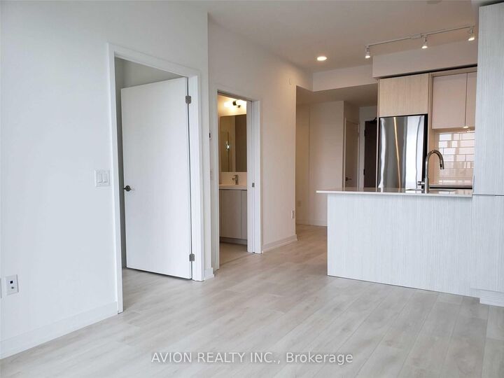Property Photo:  225 Sumach Street 2807  ON M5A 0P8 
