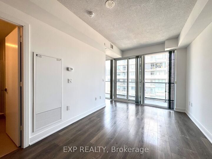 Photo de la propriété:  89 McGill Street 2704  ON M5B 0B1 
