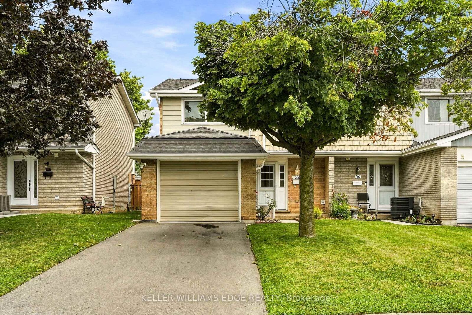 Property Photo: 82 St. Andrews Drive ON L8K 6H4