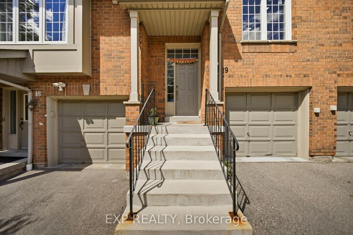 Property Photo: 1575 South Parade Court 19 ON L5M 6E9