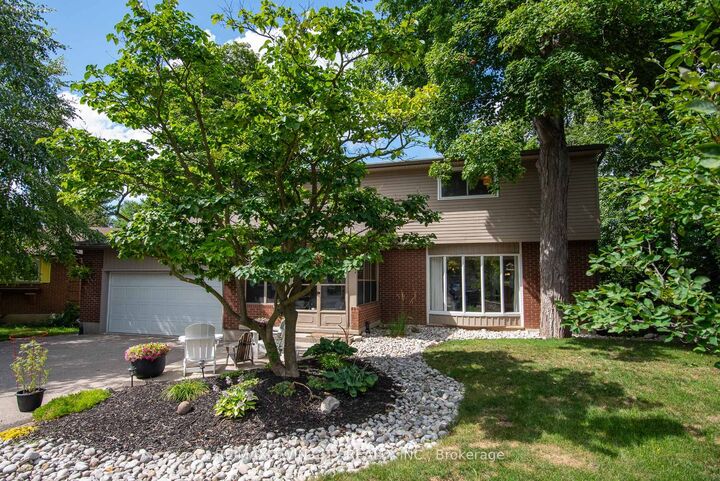Property Photo: 51 Murrayhill Court ON N2E 1N8