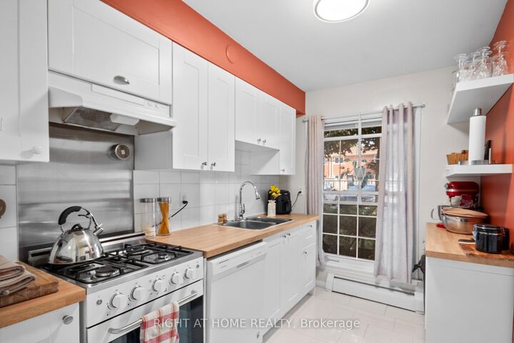 Property Photo: 5 Arbour Glen Crescent ON N5Y 1Z9