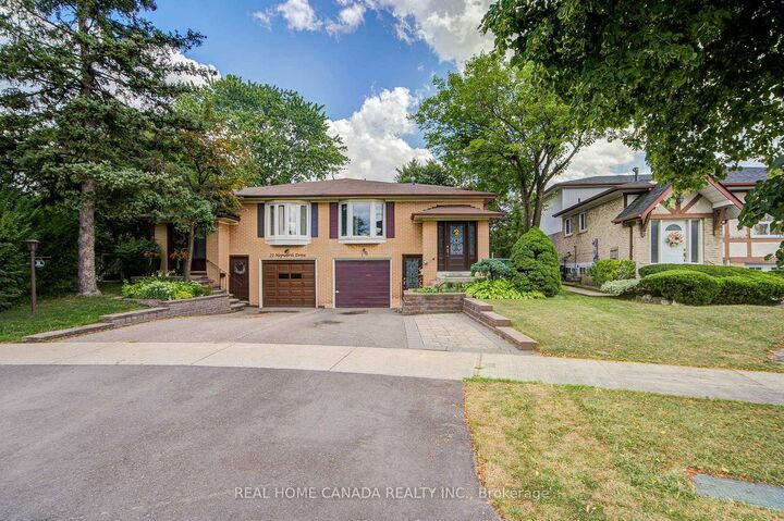 19 Hepworth Drive — photo 1