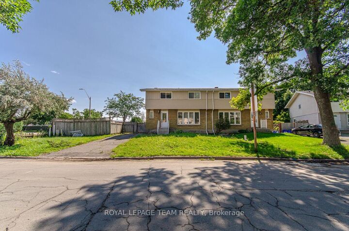 Property Photo:  1476 Claymor Avenue  ON K2C 1S6 