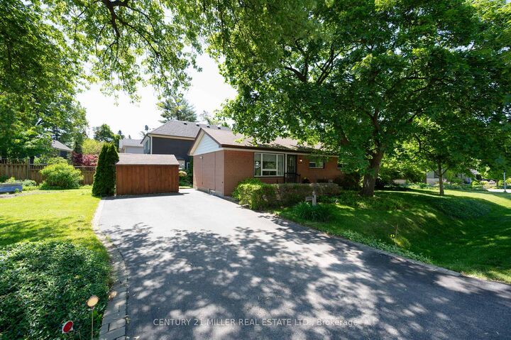 1304 Avon Crescent — photo 1