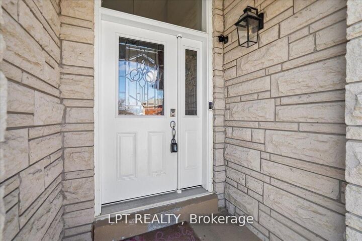 Property Photo: 19 Terrastone Court ON L7E 2H1