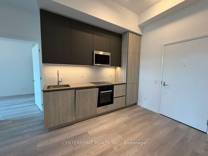 Property Photo: 400 King Street W 1117 ON M5V 0X8