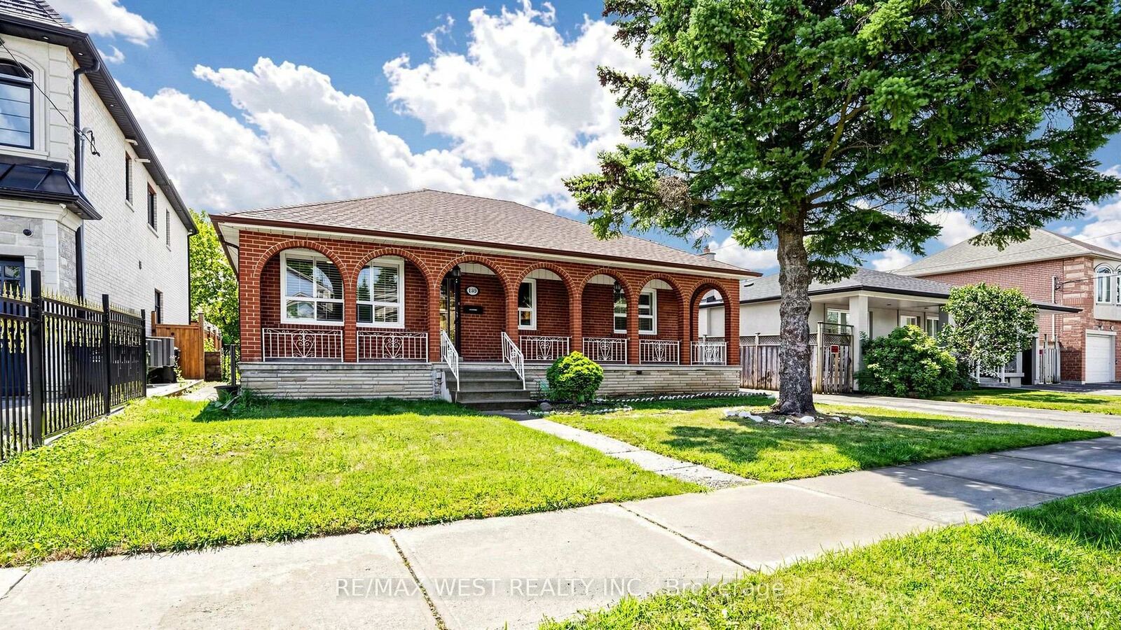 Property Photo:  139 Ranee Avenue  ON M6A 1N3 